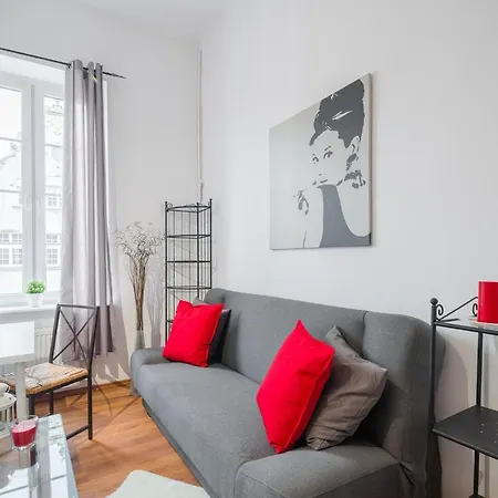 Pokoj Tkacka Czerwony W Apartamencie Ze Wspolna Lazienka I Kuchnia *