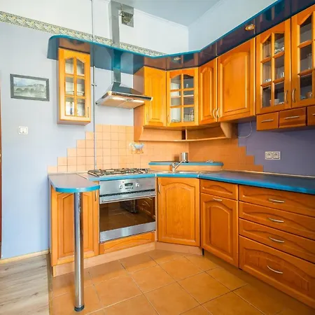 Pokoj Tkacka Czerwony W Apartamencie Ze Wspolna Lazienka I Kuchnia
